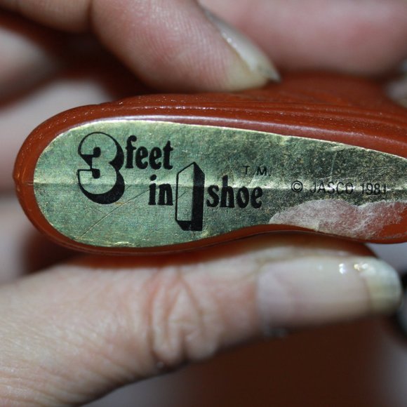 Vintage 1981 Pocket Sewing Tape Measure "THREE FEET-IN-ONE SHOE" - Picture 2 of 4